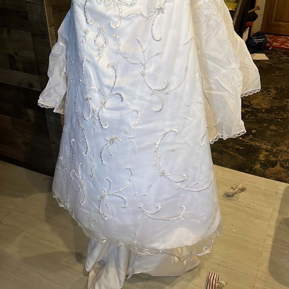 Oleg Casini Collection Wedding Dress - Picture 4 of 10
